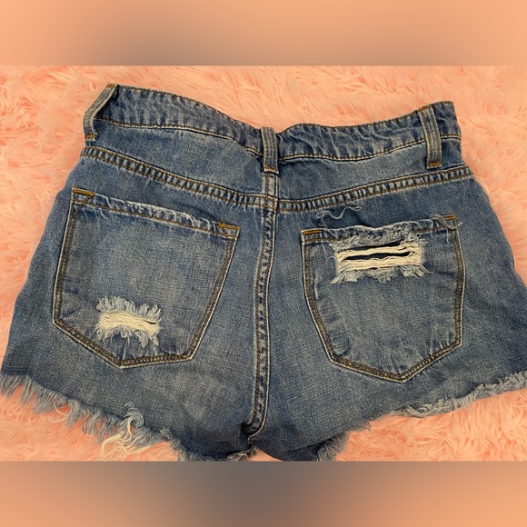Distressed shorts - Picture 4 of 4